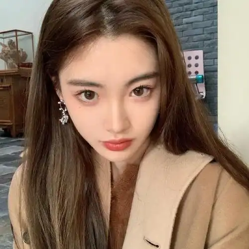 头像女生把烦恼放进口袋未来的路还很长