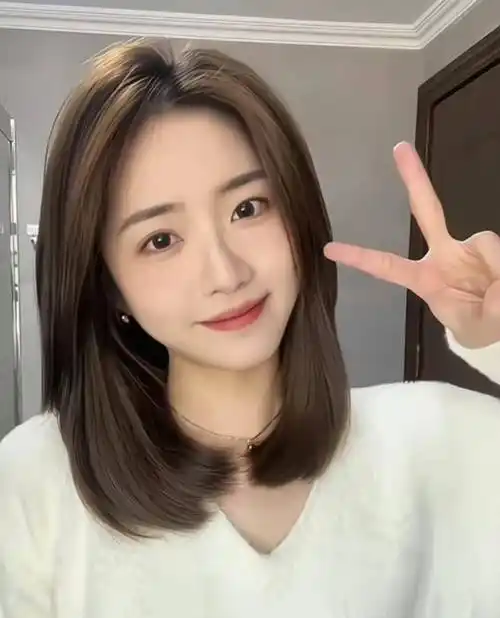 今年流行一种发型叫"锁骨发",洋气减龄显脸小,效果堪比整容_头发_造型