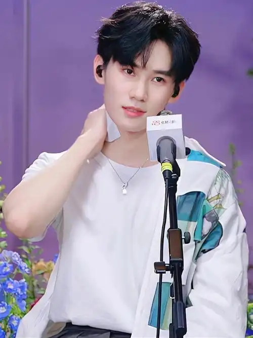 张真源19岁生日直播自截自修