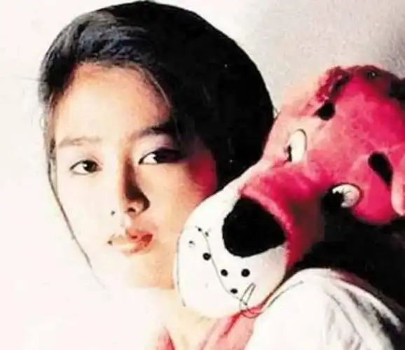 为何刘德华很少跟妻子秀恩爱看到朱丽倩年轻旧照是我我也不晒