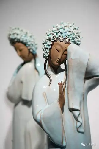 这个山村女孩变身为国际陶艺家