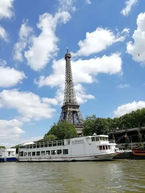 塞纳河畔的美景