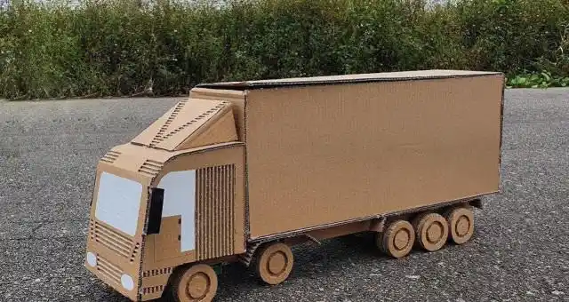 旧纸箱我再也舍不得扔了,用它制作一辆大卡车玩具,效果太赞了!