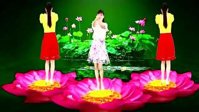 广场舞《荷塘月色》凤凰传奇演唱,歌好听舞蹈好看