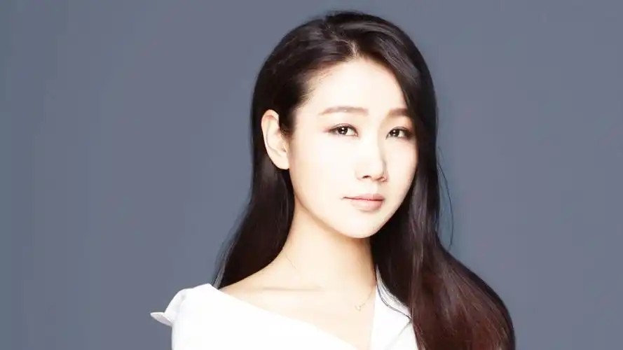 孙露朋友别哭歌词优美曲调委婉的抒情歌曲