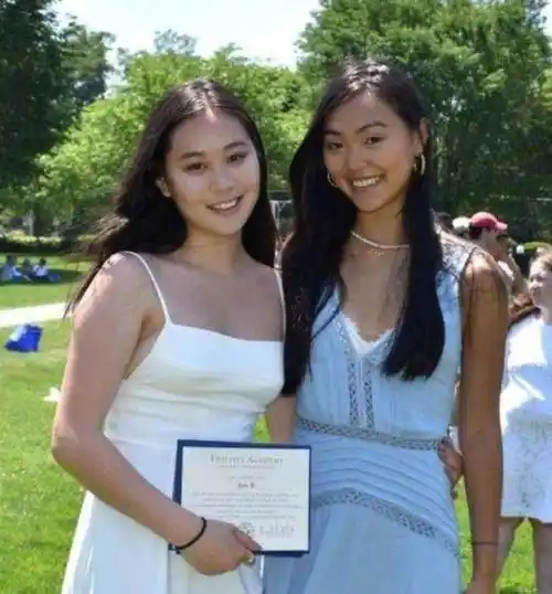 原创同父不同命李连杰对前妻女儿不闻不问却将小女儿宠成宝