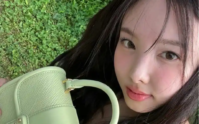 【林娜琏nayeon】 林辣脸自拍的神,点入视频感受女友视角