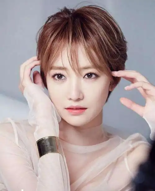 短发背影图片女生超短发女星你觉得谁最好看