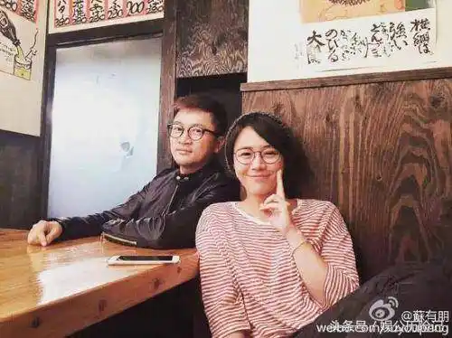 其实,外界一直都有传有一个叫做amy的女孩子是苏有朋的女朋友!