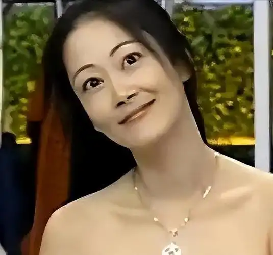 曾是红极一时的女星,前夫出轨8次与蒋勤勤传绯闻,43岁烧炭自杀|于佳卉