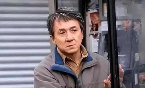 成龙图什么?70岁仍坚持拍动作戏!网友心疼:何时退休