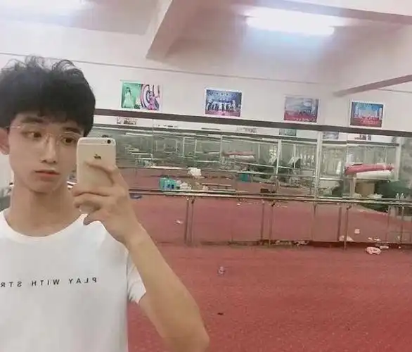 帅气高中男生素颜照片 男生素颜照片帅气学生-图片大观-奇异网