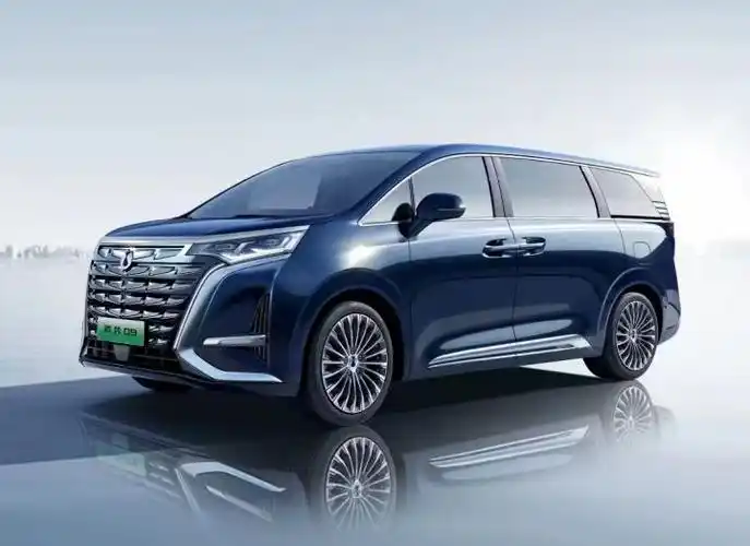 奔驰比亚迪联手造mpv神车!可油可电,续航超1000km,30万起售