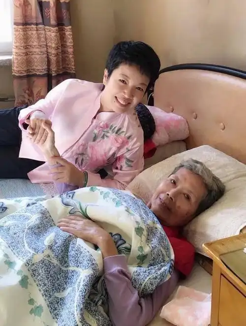 央视第一女主持沈力:事业爱情圆满,唯独儿子成她一生遗憾