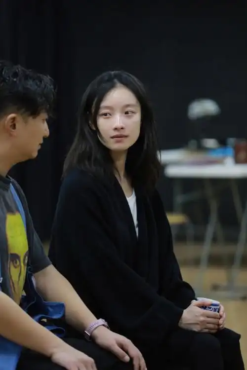 倪妮幺幺洞捌幕后大片##倪妮素颜花絮大片