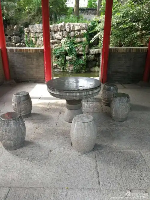 这个亭子的地面一看就是原来的青石砖铺的,可惜我没有照下是叫什么