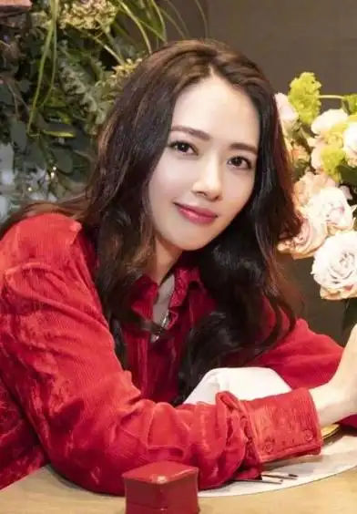 郭碧婷复出工作近况五大三粗难掩憔悴疑与向太签订财产继承