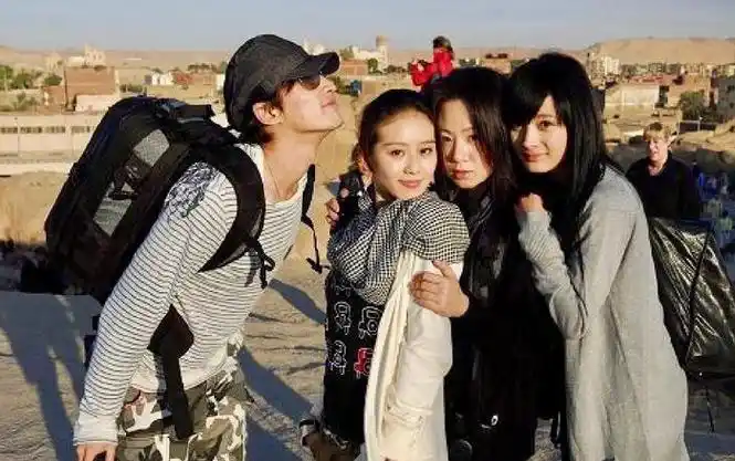 14年前仙剑3埃及游,杨幂搂胡歌这张太经典了