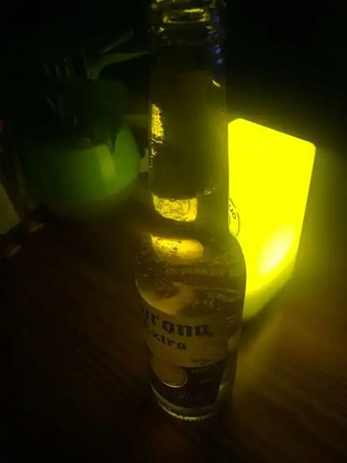 温暖小店,晚上感觉很好.这里的啤酒真的很好喝!重要的事情说三遍!