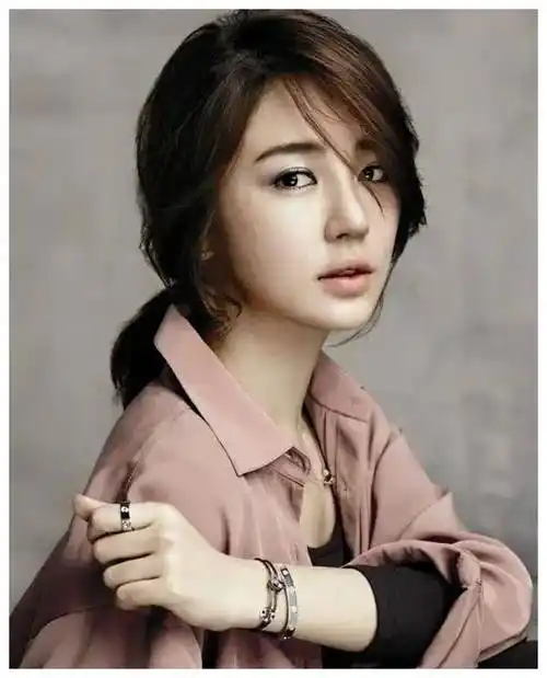 韩国性感女星尹恩惠,最新作《我的黑色小礼服》,势不可挡!