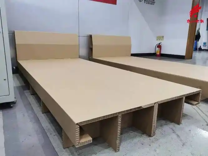 5分钟切割一张纸板床佛山科技神器助力上海方舱医院建设