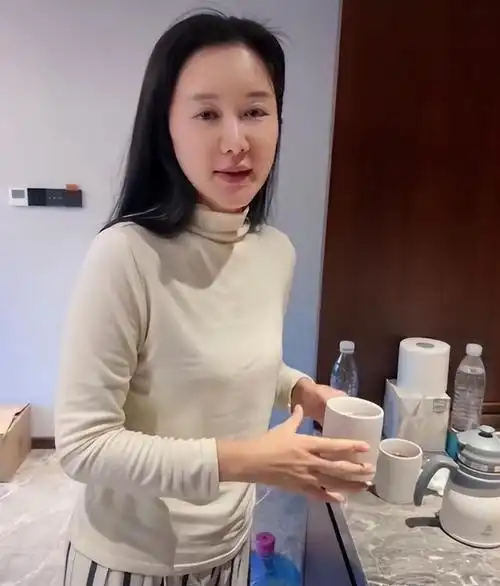 71岁导演张纪中确诊阳性!其妻杜星霖照顾有加,让有的人倍感汗颜