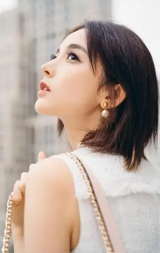 看惯了娜扎的仙女味,偶尔体验一下不同的感觉