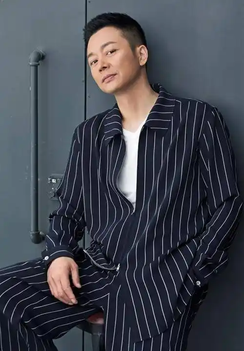 帅气显年轻,大叔变哥哥_造型_色彩_肤色