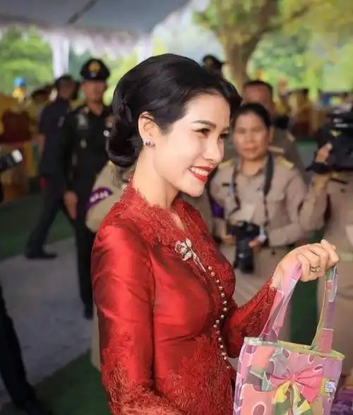 网易首页>网易号>正文申请入驻>诗妮娜当初在跨年活动