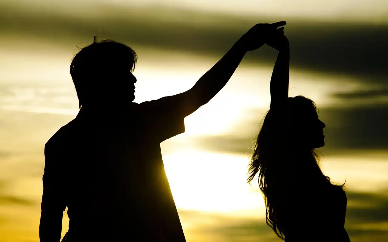 唯美浪漫甜蜜情侣背影高清电脑桌面壁纸高清大图预览1920x1200_设计创