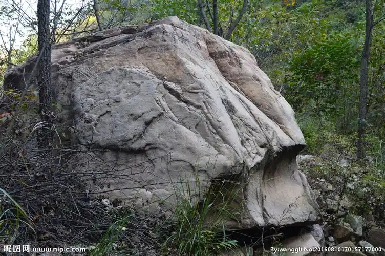 rgb30共享分×关 键 词:石头 巨石 天然石头 石头造景 石山 石头特写