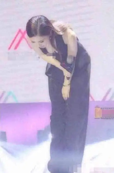 邓紫棋演出本以为平淡无奇一弯腰全场高潮