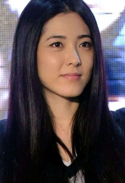 为什么明星都说曾黎很漂亮(中戏第一美曾黎图片)