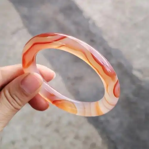 轻点涟漪红玛瑙手镯