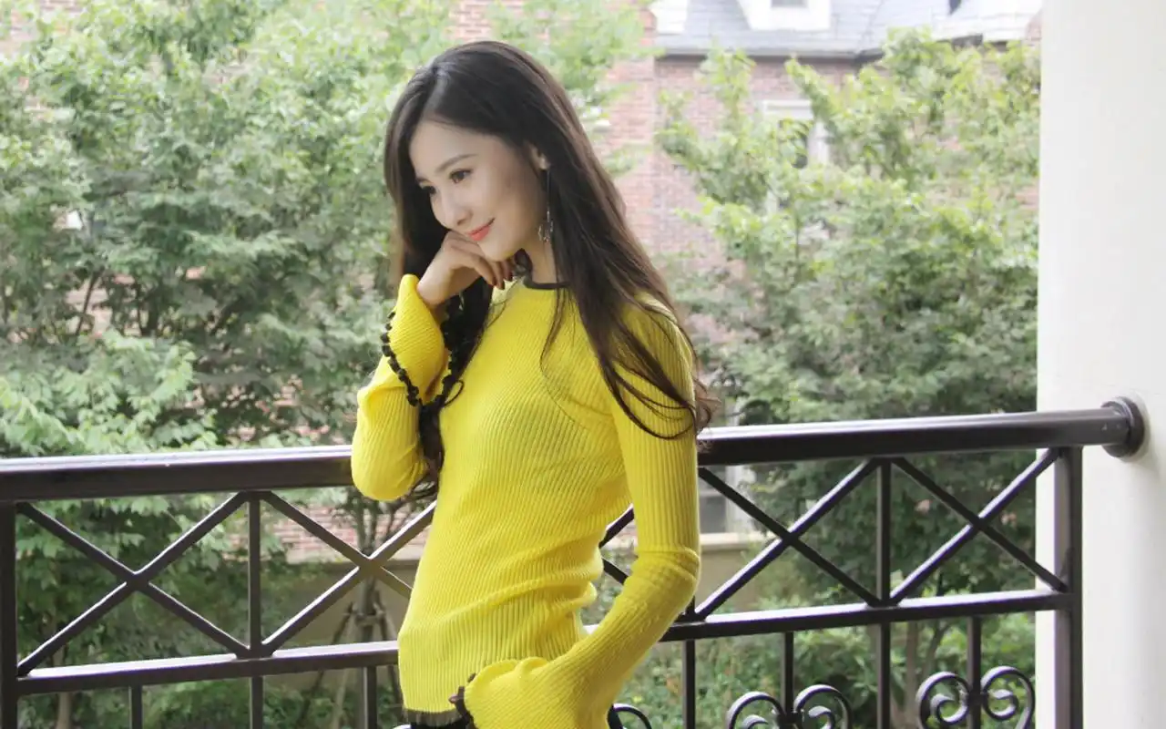 张维娜优雅动人写真图片桌面壁纸