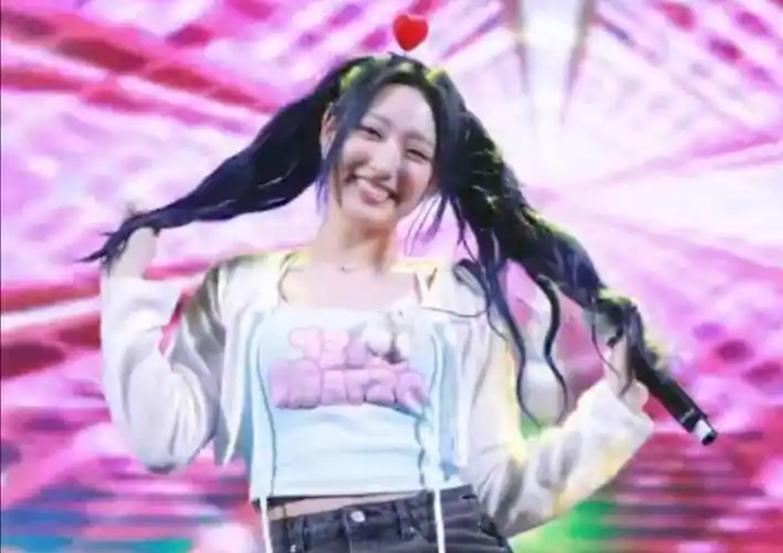 可爱双马尾玩偶衣【hwiseo赵辉玹】饭拍 240516 启明文化大学校庆