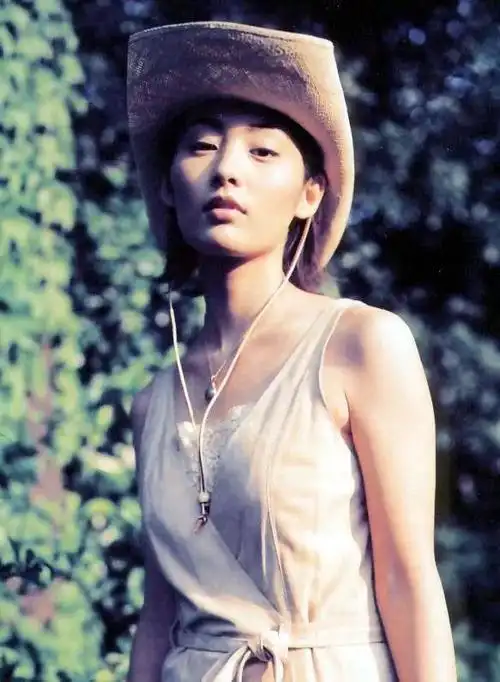 日本美女常盘贵子已49岁!曾合作张国荣刘德华最爱巩俐