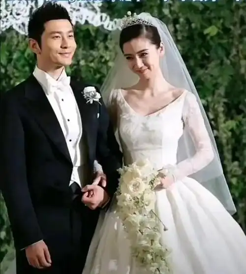 黄晓明拍戏获女友探班,叶珂穿露脐装身材曼妙,私下黏人紧盯教主