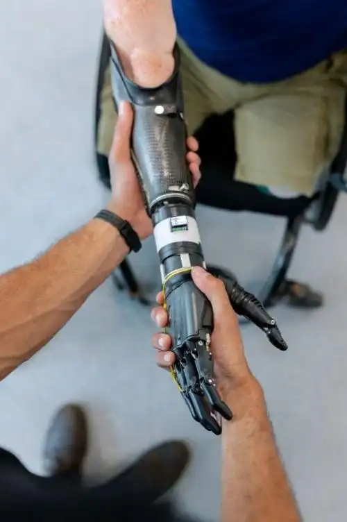 热点匹兹堡大学增强对大脑神经刺激唤起人工触觉实现意念控制假肢