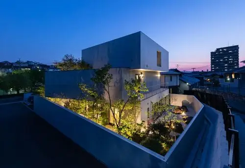 混凝土和枯山水组成的日本现代别墅