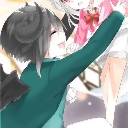 男左女右一人一半动漫情侣头像下载