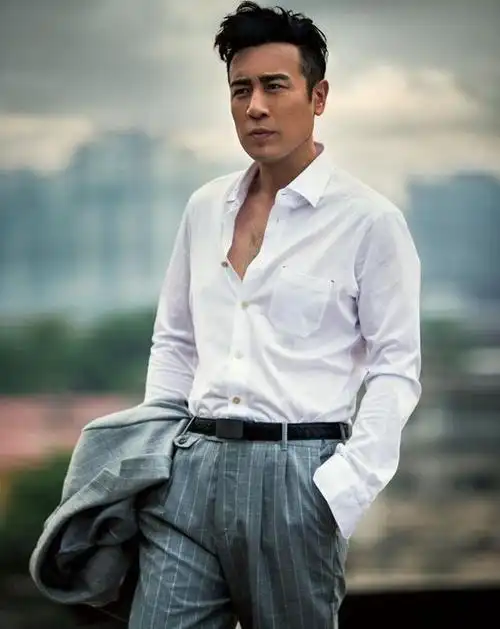 回顾演员于和伟:我这辈子正确的决定,就是娶了一个平凡的妻子