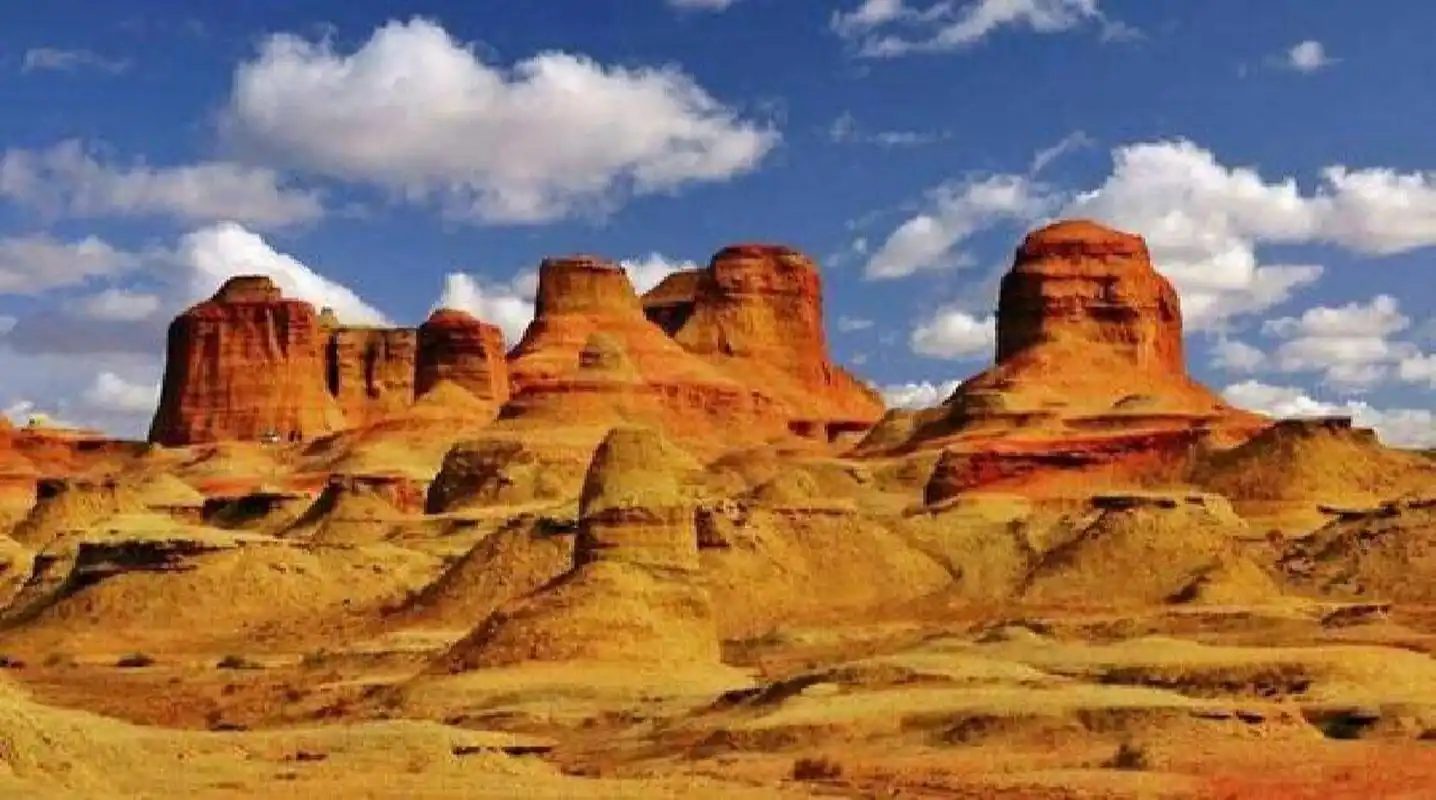 敦煌主要旅游景区-雅丹国家地质公园 敦煌雅丹地质公园位于敦煌西北约