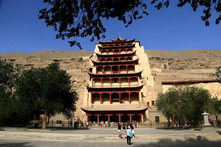 畅游莫高石窟感知敦煌文化