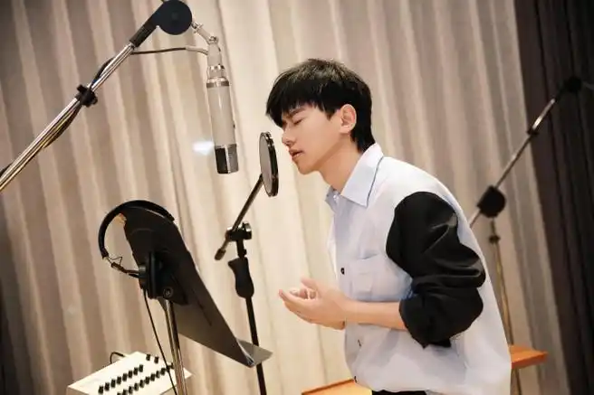 电影坚如磐石同名主题曲mv##张杰张碧晨又合唱电影主题曲了