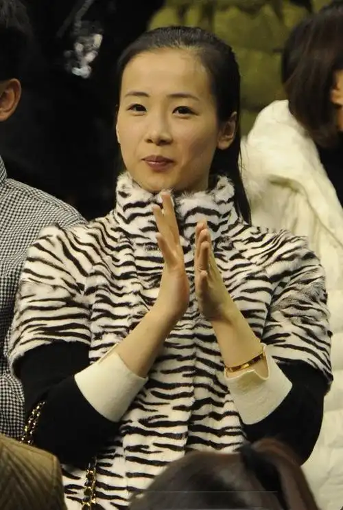 希望杨鸣可以利用这短暂的休赛期好好休息,安抚好妻子的情绪,争取以