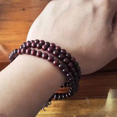 小叶紫檀手串到底还值不值得入手,值不值得盘玩?