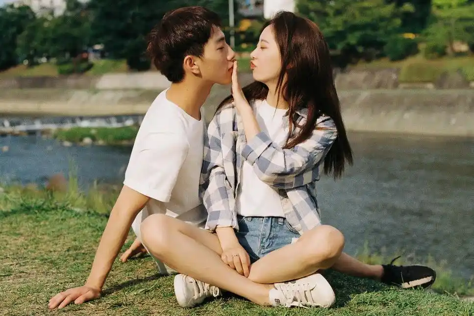 十二星座女的"初吻"各是如何发生的?双鱼很委屈,金牛挺含蓄