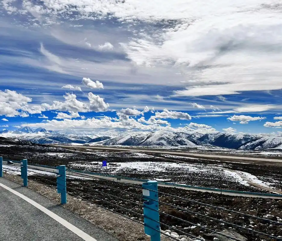 雅拉山口 如果你在现场看见了雪山和天空 你真会在那一刻忘掉所有烦恼