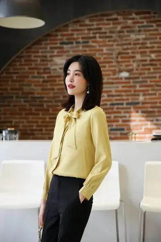 2019春装新款蝴蝶结衬衫女韩版潮港味长袖复古气质亮面百搭衬衣